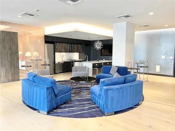 1050 S Grand Avenue 2003, Los Angeles CA 90015