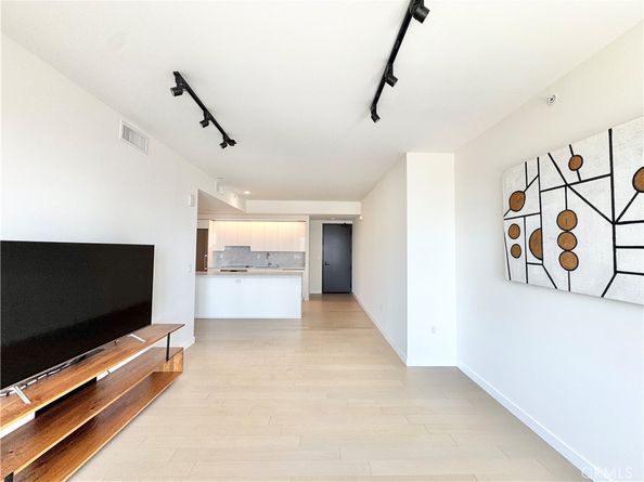 1050 S Grand Avenue 2003, Los Angeles CA 90015