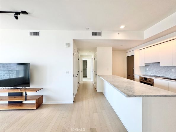 1050 S Grand Avenue 2003, Los Angeles CA 90015