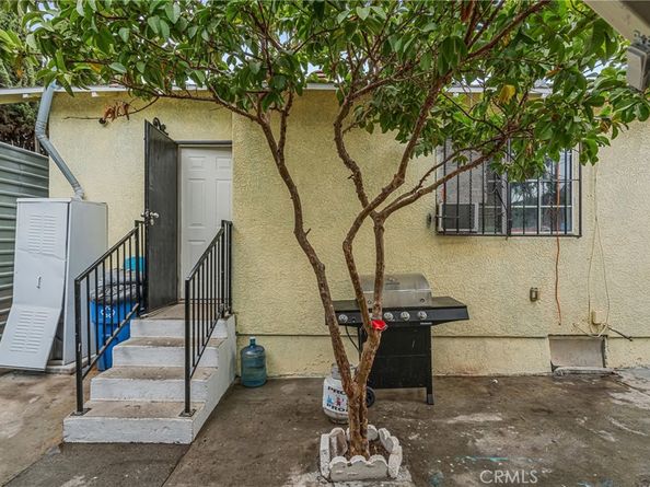 11513 S San Pedro, Los Angeles CA 90061