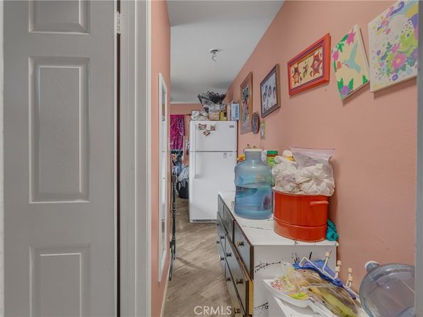 11513 S San Pedro, Los Angeles CA 90061