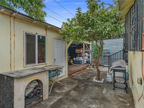 11513 S San Pedro, Los Angeles CA 90061