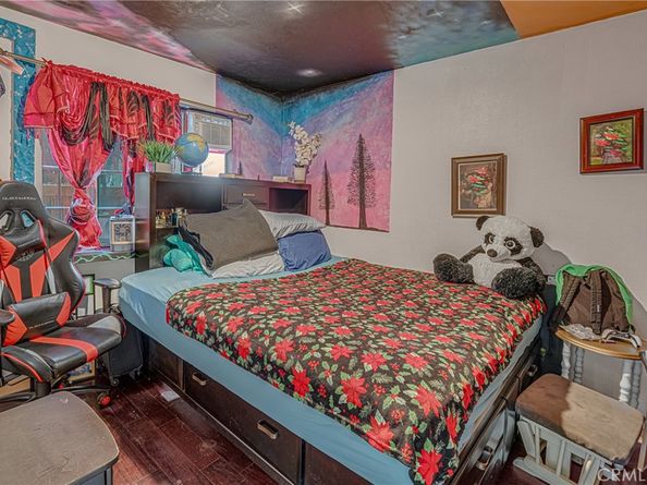 11513 S San Pedro, Los Angeles CA 90061