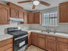 11513 S San Pedro, Los Angeles CA 90061