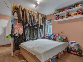 11513 S San Pedro, Los Angeles CA 90061