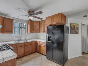 11513 S San Pedro, Los Angeles CA 90061