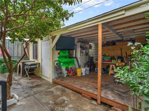 11513 S San Pedro, Los Angeles CA 90061