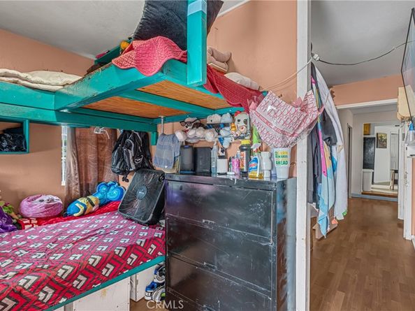 11513 S San Pedro, Los Angeles CA 90061