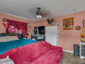 11513 S San Pedro, Los Angeles CA 90061