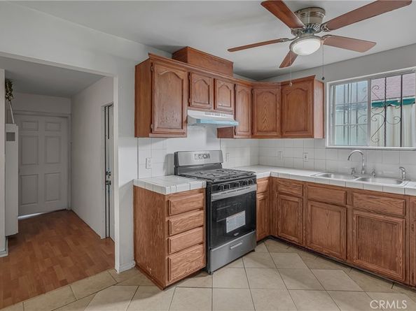 11513 S San Pedro, Los Angeles CA 90061