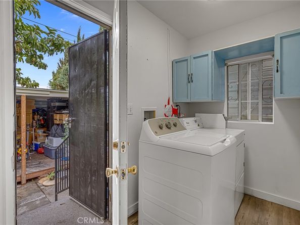 11513 S San Pedro, Los Angeles CA 90061