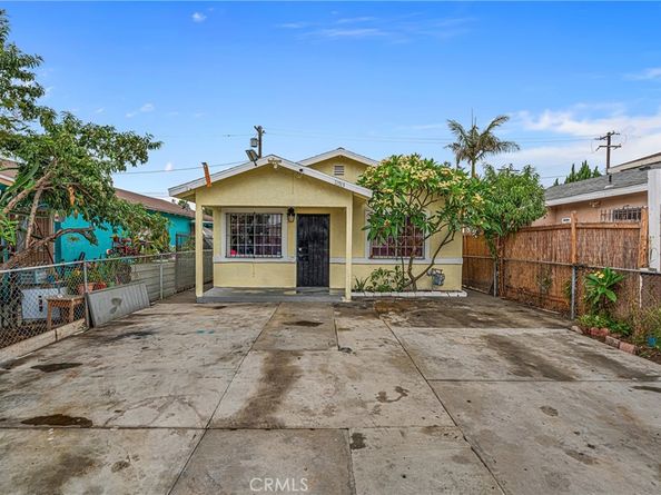 11513 S San Pedro, Los Angeles CA 90061