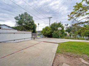 2301 Ivy Rd, Oceanside CA 92054