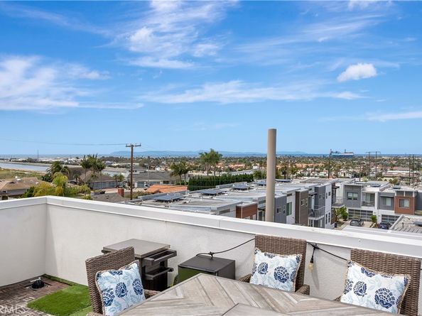 2105 Two Harbors Circle, Costa Mesa CA 92627