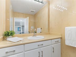 19 Whitewood, Irvine CA 92612