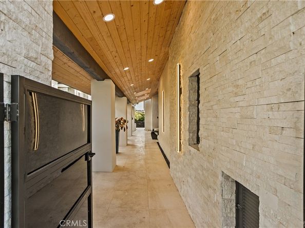 10 White Water Drive, Corona Del Mar CA 92625