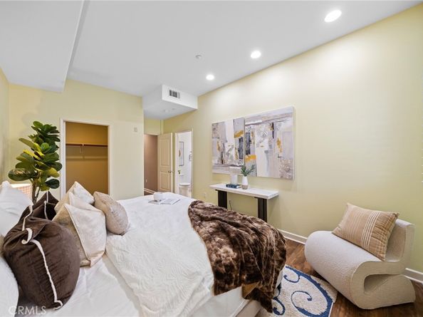 53 N Oak Avenue 6, Pasadena CA 91107