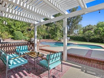 7332 E Grovewood