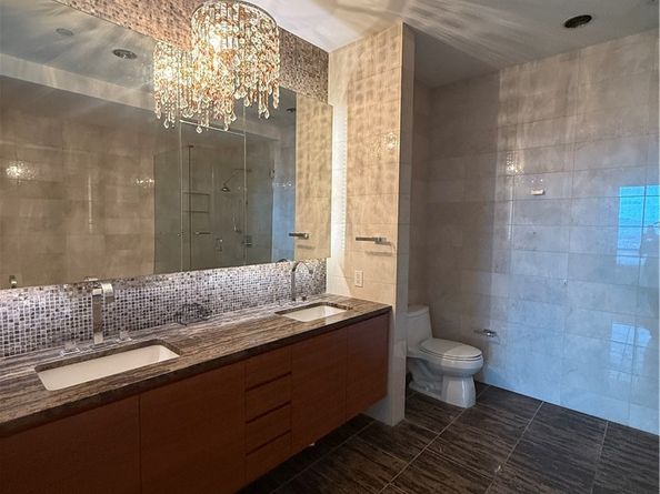 900 W Olympic Boulevard 41F, Los Angeles CA 90015