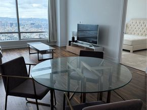 900 W Olympic Boulevard 41F, Los Angeles CA 90015