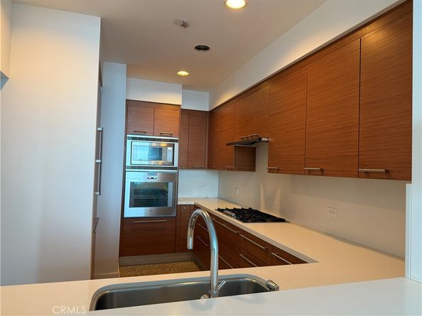 900 W Olympic Boulevard 41F, Los Angeles CA 90015
