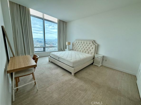 900 W Olympic Boulevard 41F, Los Angeles CA 90015