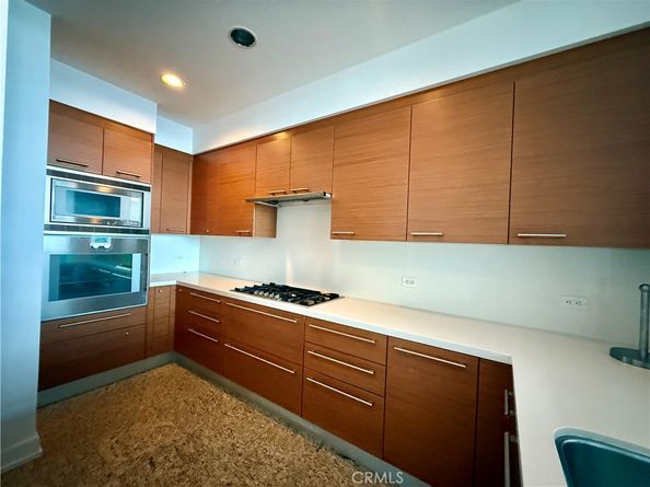 900 W Olympic Boulevard 41F, Los Angeles CA 90015