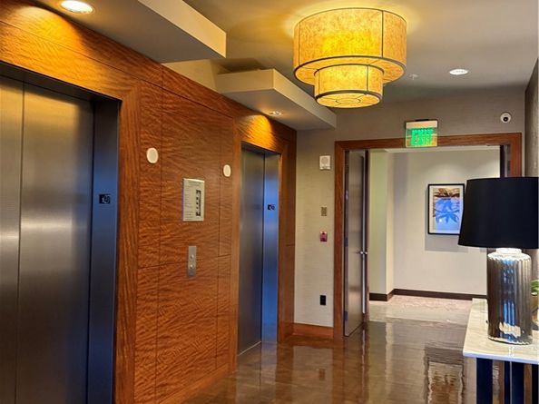 900 W Olympic Boulevard 41F, Los Angeles CA 90015