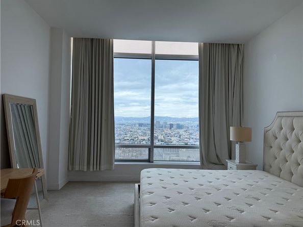 900 W Olympic Boulevard 41F, Los Angeles CA 90015
