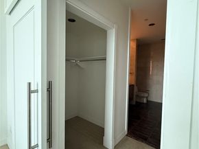 900 W Olympic Boulevard 41F, Los Angeles CA 90015