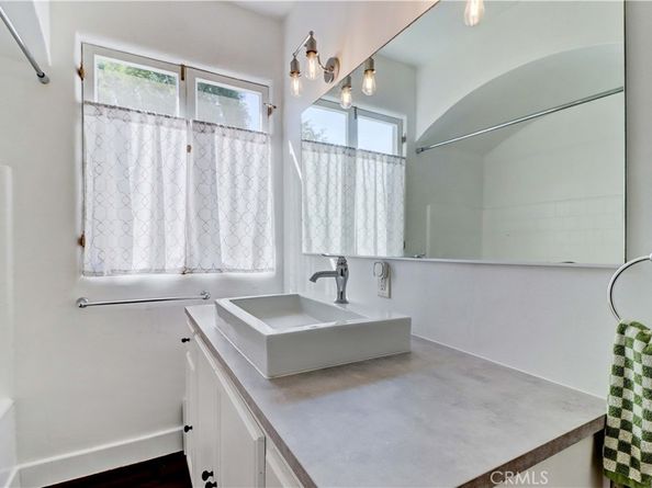 390 Carroll E, Long Beach CA 90814