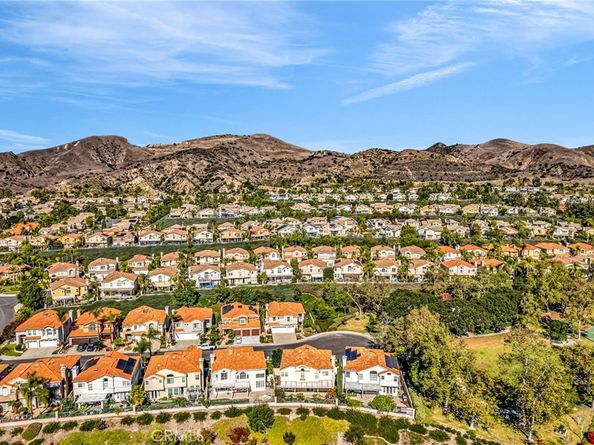 32 Salinas, Lake Forest CA 92610