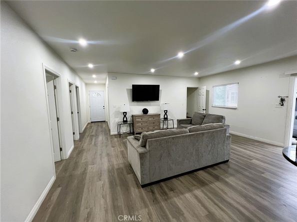 7672 Whitsett Avenue, Los Angeles CA 90001