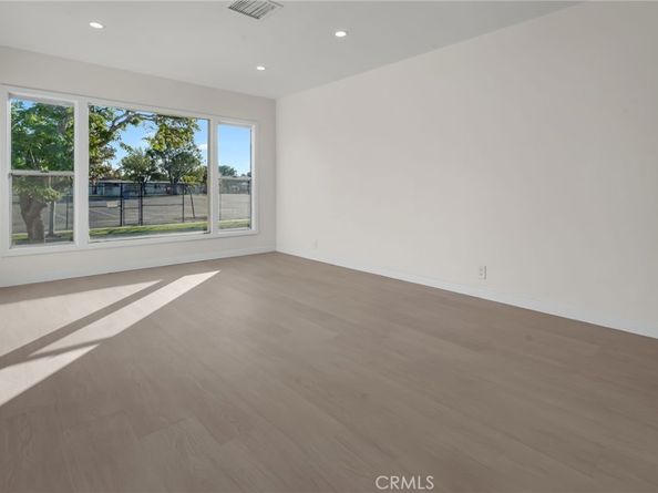 2729 Greentop Street, Lakewood CA 90712