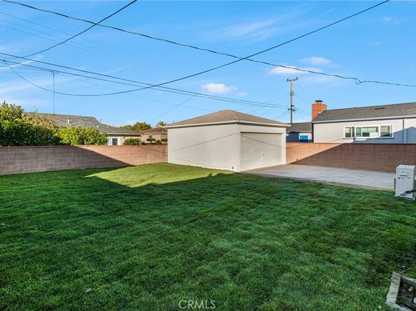 2729 Greentop Street, Lakewood CA 90712