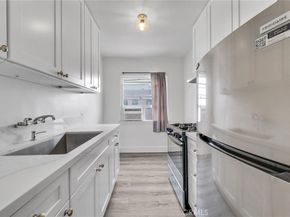 122 Elm Avenue 11, Long Beach CA 90802