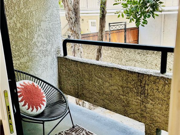 1237 E 6th Street 106, Long Beach CA 90802