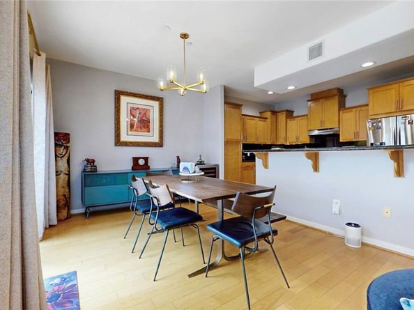 4821 Bakman Avenue 405, North Hollywood CA 91601