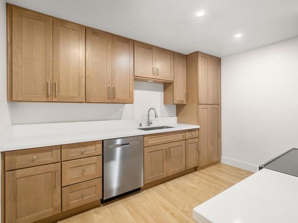 4444 W Point Loma Boulevard 16, San Diego CA 92107