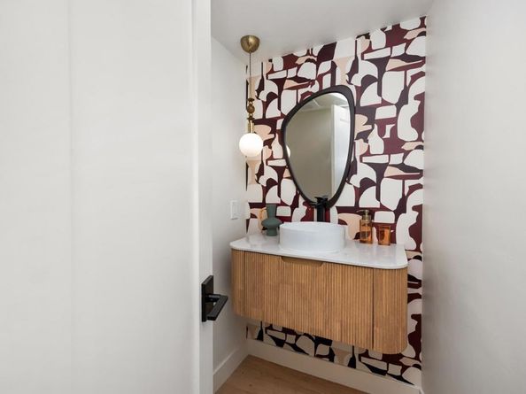 4252 Don Jose Dr, Los Angeles CA 90008