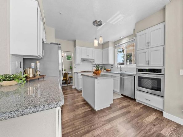 2435 Bear Rock, Escondido CA 92026