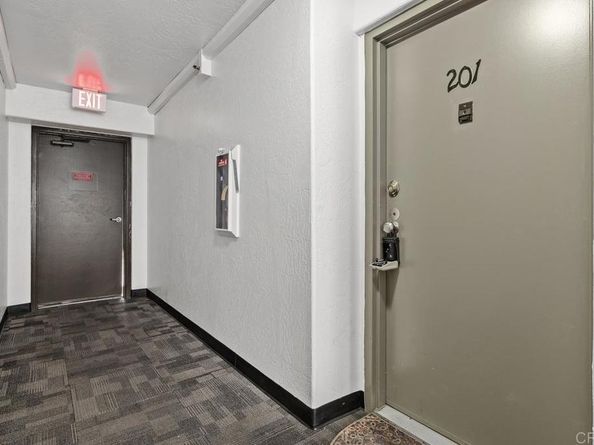 7506 Parkway Drive 201, La Mesa CA 91942