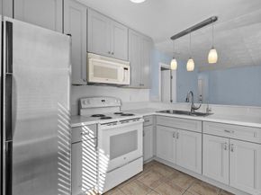 7506 Parkway Drive 201, La Mesa CA 91942