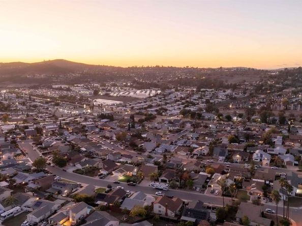 10858 Buggywhip Dr, Spring Valley CA 91978