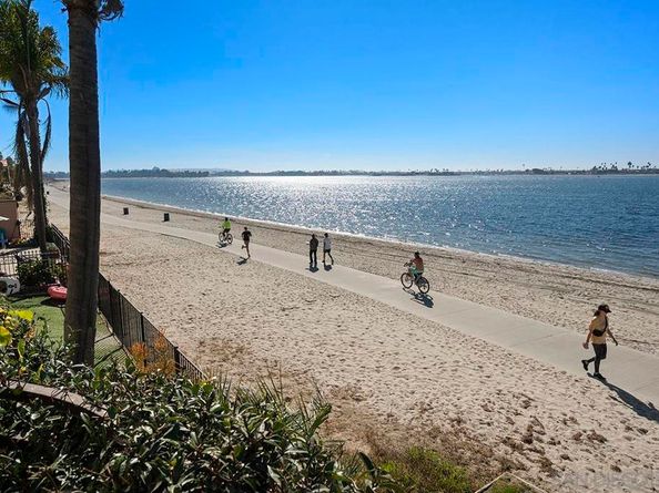 3828 Riviera Dr 2B, San Diego CA 92109