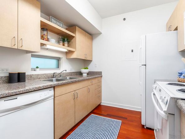 425 W Beech St 327, San Diego CA 92101