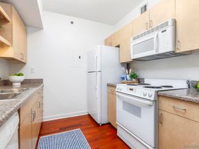 425 W Beech St 327, San Diego CA 92101