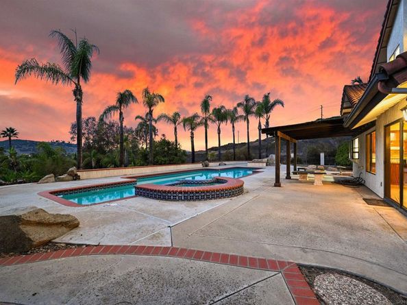 594 Allenwood Ln, Escondido CA 92029