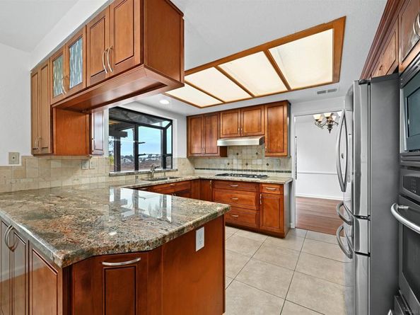 594 Allenwood Ln, Escondido CA 92029