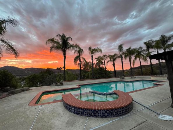 594 Allenwood Ln, Escondido CA 92029